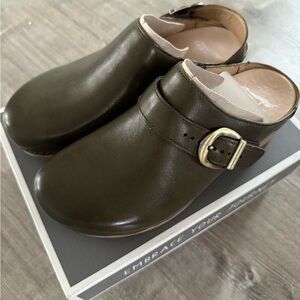 NWT Dansko Olive Green Leather Clogs with Buckle
